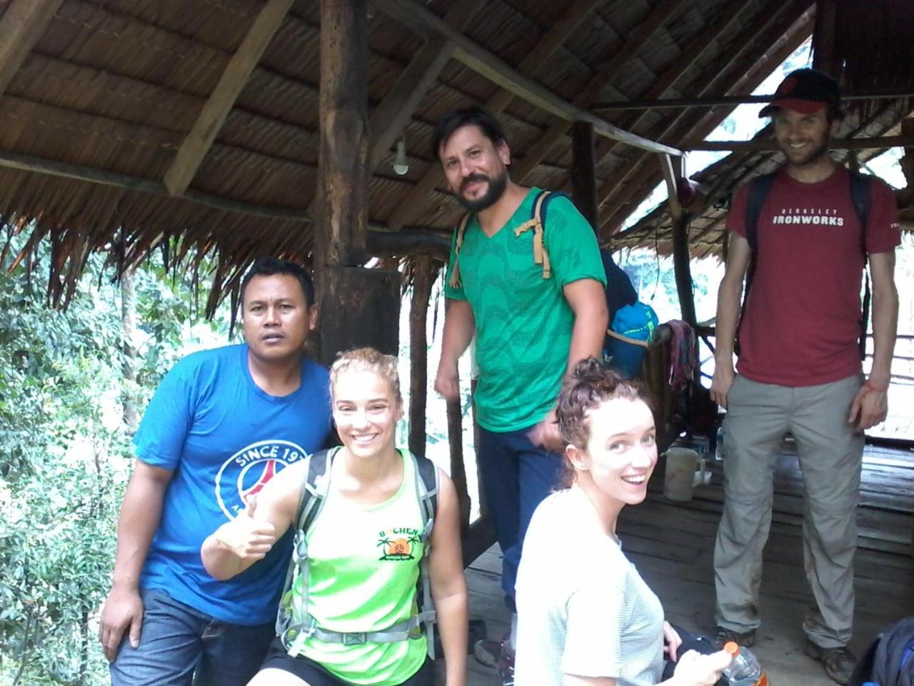 Orangutantreksumatra & Lovely Jungle Lodge Only Book If You Are Treking With Us Bukit Lawang Bilik gambar